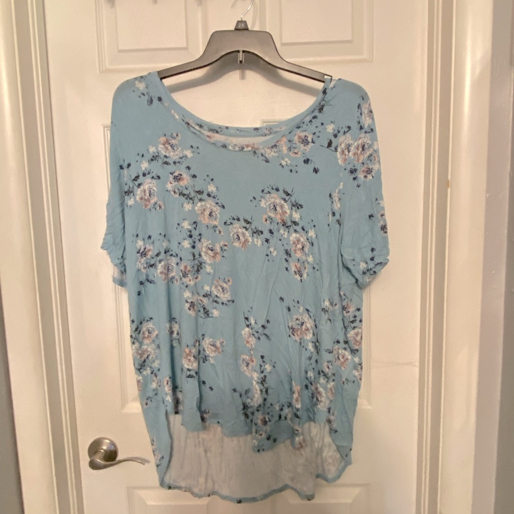 Maurices 24/7 short sleeve blue floral tee/tunic 2x